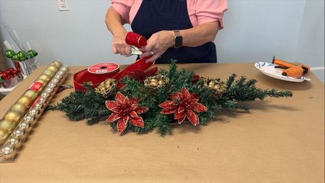 Diy Christmas Centerpieces For Table, Christmas Floral Arrangements Diy, Diy Christmas Centerpieces, Diy Dollar Tree Centerpieces, Diy Christmas Centerpiece, Simple Centerpieces Diy, Dollar Tree Centerpieces, Diy Christmas Table, Christmas Centers