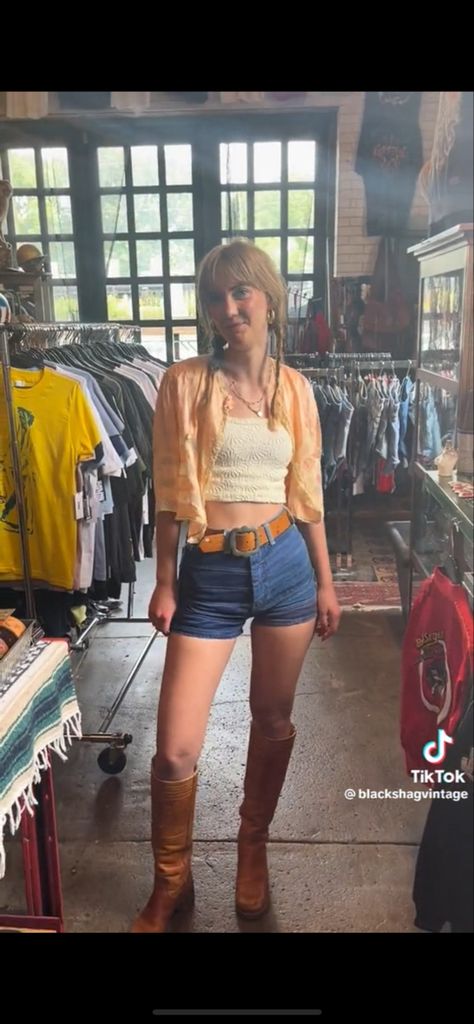 70s Inspired Going Out Outfits, Penny Lane Aesthetic Outfits, New Mexico Aesthetic Outfits, 70s Inspired Outfits Summer, Western Hippie Outfits, 70s Shorts Outfits, Summer Outfits 70s, 70s Summer Aesthetic, Hippie Western Outfits