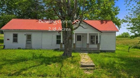 Fixer Upper Farmhouse For Sale on 2.18 Acres in Bowling Green, KY Under $100K - Old Houses Under $100K Fixer Upper Farmhouse, Bowling Green Ky, Bowling Green, Beach Hut, Property Listing, Country Home, Fixer Upper, Old Houses, Bowling