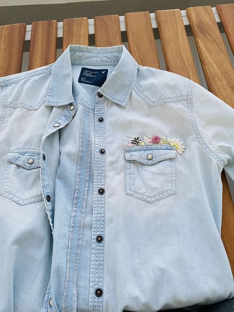 Embroider Denim Shirt, Jean Shirt Embroidery, Embroidered Denim Shirt Diy, Denim Shirt Embroidery Ideas, Embroidery On Denim Shirt, Denim Shirt Embroidery, Hand Embroidered Denim, Jeans Tutorial, Clothes Embroidery