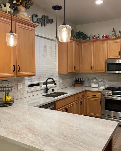 Countertops On Oak Cabinets, Kitchen Ideas With Tan Cabinets, Countertops With Oak Cabinets Kitchen, Small Kitchen Ideas Wood Cabinets, Maple Cabinets With Quartz Countertops, White Countertops With Oak Cabinets, Quartz Kitchen Countertops With Maple Cabinets, Kitchens With Oak Cabinets Ideas, Quartz Countertop With Oak Cabinets