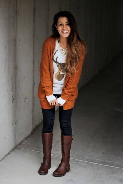 The Ultimate Guide to Styling Graphic Tees for Women Converse High Tops With Leggings, High Tops With Leggings, Orange Sweater Outfit, Tops With Leggings, How To Wear Converse, Burnt Orange Cardigan, Tops Fall Outfits, Burnt Orange Sweater, Orange Cardigan