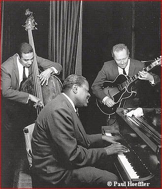 Hazel Home Art and Antiques Wausau, Wisconsin: The Oscar Peterson Trio featuring Ray Brown on bass and Herb Ellis on guitar. Francis Wolff, Oscar Peterson, Arte Jazz, Jazz Pianist, Classic Jazz, Jazz Art, Jazz Artists, Duke Ellington, Cool Jazz