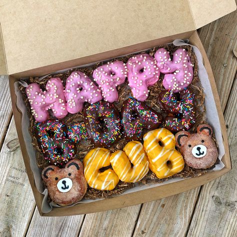 Happy Birthday Donuts Letters, Birthday Donuts Ideas Boy, Cute Donut Decorating Ideas, Donuts Toppings Ideas, Decorated Donuts Ideas, Birthday Donuts Ideas, Donuts Packaging, Donut Letters, Bear Donut