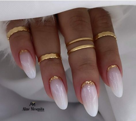 White Nails With Gold, Gel Toe Nails, Blush Nails, Oval Nails, Elegant Nails, Fire Nails, Chic Nails, Gold Nails, Gorgeous Nails