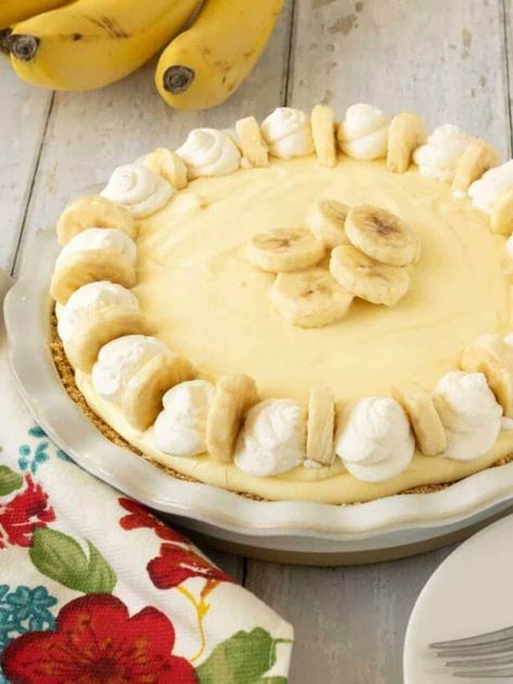 Banana Cream Cheese Pie, Banana Cream Pie Recipe With Pudding, Banana Pie Recipe, Graham Cracker Dessert, Easy Banana Cream Pie, Banana Pudding Pies, Cracker Dessert, Graham Cracker Crust Recipe, Cool Whip Desserts