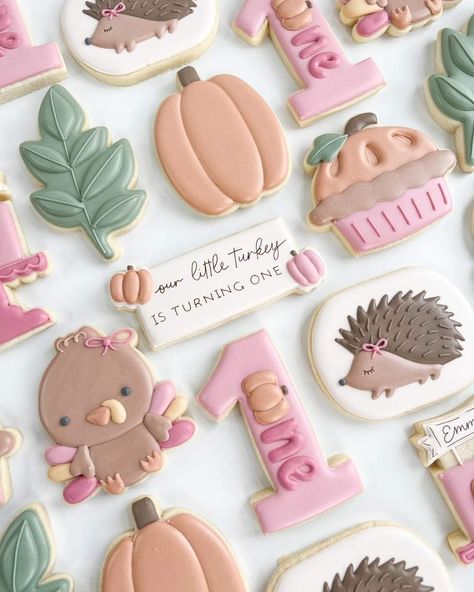 Fall First Birthday, Fall 1st Birthdays, Vintage Oven, Baby First Birthday Themes, First Birthday Cookies, Pumpkin 1st Birthdays, Baby Birthday Decorations, Daisy Party, First Birthday Themes