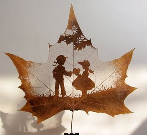 Amazing Leaf  Art Leaf Silhouette, Leaf Art, Art Journals, The Shape, Art Plastique, Maple Leaf Tattoo, Art Forms, Amazing Art