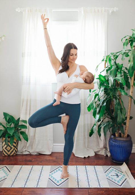 Mommy And Me Yoga, Mommy And Me Pictures, Fun Yoga Poses, Baby Yoga Poses, Mom And Baby Yoga, Poses To Try, Postnatal Yoga, Yoga Photoshoot, Me Pictures