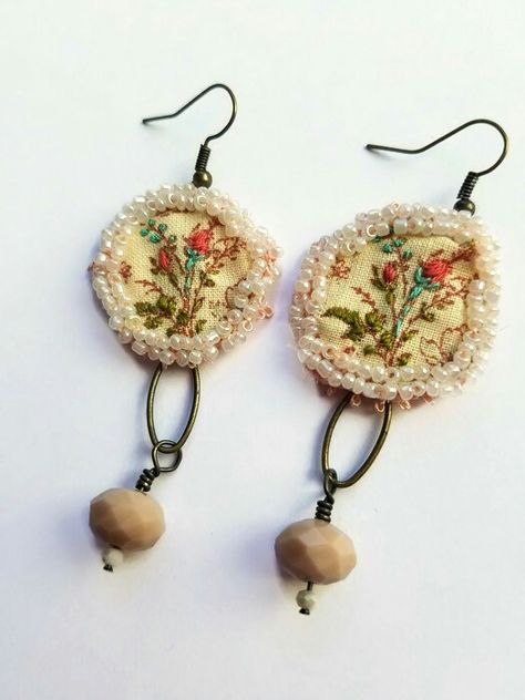 Embroidered Earrings Diy, Shabby Chic Earrings, Embroidered Earrings, Treasure Jewelry, Diy Jewelry Earrings, Beadwork Embroidery, Fabric Necklace, Embroidery Flowers Pattern, Fabric Accessories