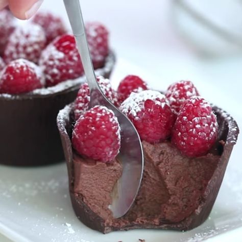 Chocolate Cup Desserts Ideas, Raspberry Mousse Cups, Chocolate Covered Raspberries, Chocolate Mousse Cups, Mousse Cups, Raspberry Chocolate, The Whoot, Raspberry Recipes, Mousse Recipes