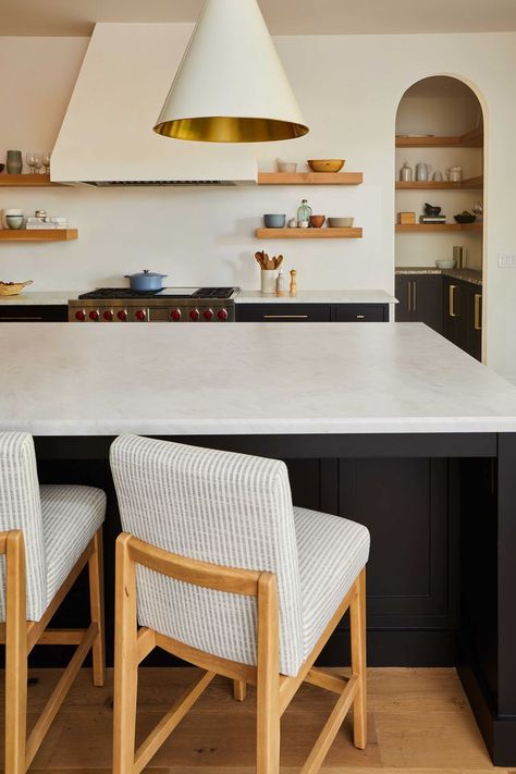 Laminate Countertops Are Making a Comeback—Formica's New Line Proves It Formica Laminate Countertops, Kitchen Countertops Laminate, Formica Laminate, Best Laminate, Formica Countertops, Stone And Wood, Cabinet Fronts, Minimalist White, Laminate Countertops