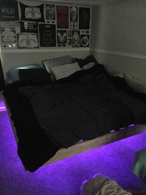 Led Lights Apartment, Floating Bed Design, Apartments Ideas, House Aesthetics, Mens Bedroom Decor, Floating Bed Frame, Bed With Led Lights, Led Lighting Bedroom, Pallet Beds