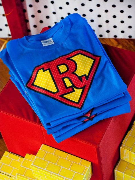 Hero Party Ideas, Super Hero Party Ideas, T Shirt Cape, Superhero School, Super Hero Party, Party Hostess, Superhero Cake, Mens Tools, Cheer Shirts