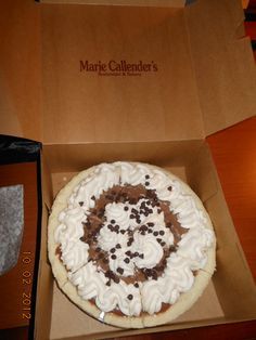 German Chocolate Pie from Marie Callender's in San Diego, CA.  Decadent and luscious. Marie Callenders Recipes, German Chocolate Pie, Pie Restaurant, German Chocolate Pies, Chocolate Pie Recipes, Tasty Dessert, Chocolate Cream Pie, Cream Pie Recipes, Copykat Recipes