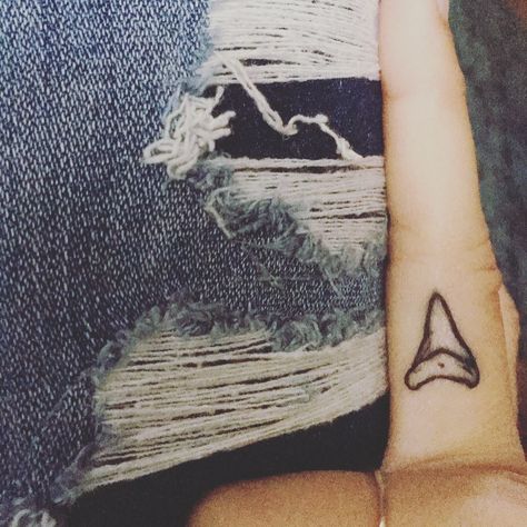 tiny shark tooth on middle right finger Shark Tooth Finger Tattoo, Tiny Shark Tooth Tattoo, Shark Finger Tattoo, Ocean Finger Tattoo, Simple Shark Tooth Tattoo, Shark Tooth Drawing, Tiny Shark Tattoo, Indian Women Tattoo, Small Shark Tattoo