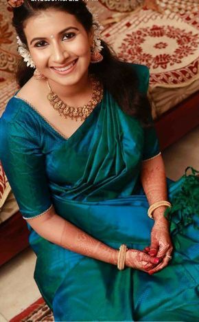 Manju Warrier, Girly Women, Kerala Saree Blouse Designs, Silk Saree Blouse Designs Patterns, Cotton Saree Blouse Designs, Silk Sarees With Price, South Indian Sarees, Indian Saree Blouses Designs, Silk Saree Blouse Designs