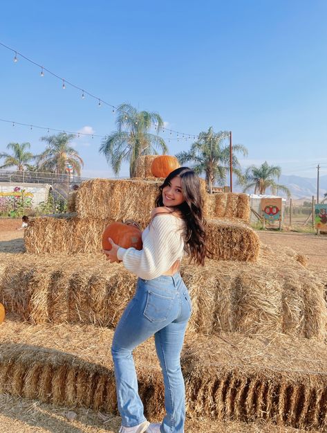 Pumpkin patch outfit Cute Outfits For Pumpkin Patch, Pumpkins Patch Outfit, Pumpkin Patch Ootd, Cute Fall Pumpkin Patch Outfits, Pumpkin Patch Pic Ideas, Pumpkin Patch Outfit Cowgirl Boots, Pumpkin Patch Photoshoot Outfits, Pumpkin Patch Outfit Aesthetic, Pumpkin Patch Outfit Casual