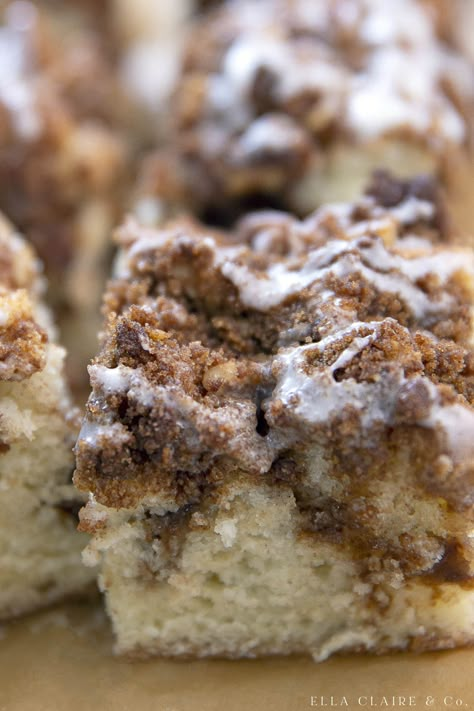 Coffee Cake that is so moist and delicious with a perfect brown sugar and cinnamon crumb topping- a classic recipe addition to breakfast or even dinner. Moist Coffee Cake Recipe, Pumpkin Pecan Coffee Cake, Best Coffee Cake, Classic Coffee Cake, Pecan Coffee Cake, Brunch Bake, Fall Recipes Breakfast, Cranberry Baking, Coffee Cake Recipes Easy