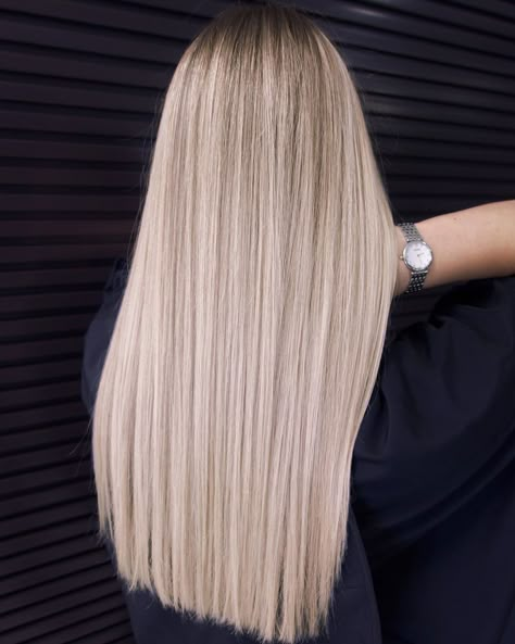 Platinový Blond, Long Platinum Blonde Hair, Long Platinum Blonde, Blonde Hair Inspiration, Blonde Hair Looks, Short Straight Hair, Brown Blonde Hair, Platinum Blonde Hair, Long Blonde