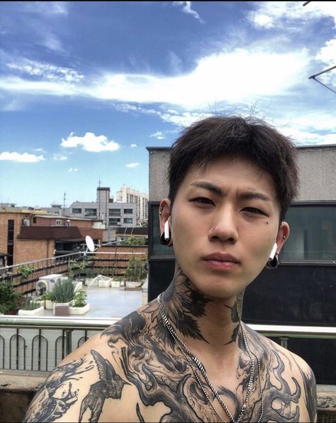 Male Tattoos Aesthetic, Tattoo Inspo Aesthetic, Male Tattoos, Japanese Tattoos For Men, Tattoos Aesthetic, Aesthetic Japanese, Korean Tattoos, Wavy Hair Men, Grunge Guys