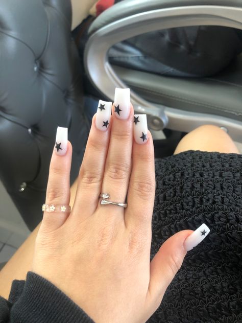 Cute White Nails Square, White Base Nail Art, White Acrylic Nails With Black Design, Acrylic Nail Designs Coffin Short Black, Nail Art With White Base, White Base Acrylic Nails With Design, Nails White Design Square, Nail Ideas With White Base, Black Star French Tip Nails