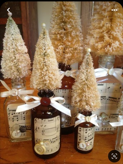 Bottlebrush Trees Christmas Decor, Vintage Christmas Crafts To Make, Bottlebrush Trees Christmas, Make Bottle Brush Trees, Bottlebrush Trees, Cute Bottle, Vintage Christmas Crafts, Bottle Brush Christmas Trees, Halloween Facts