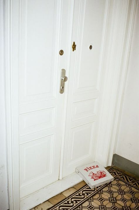 Wammy's House, Foto Props, Pizza Delivery, British Style, Photography Inspiration, Mood Board, Pizza, Hotel, Photography