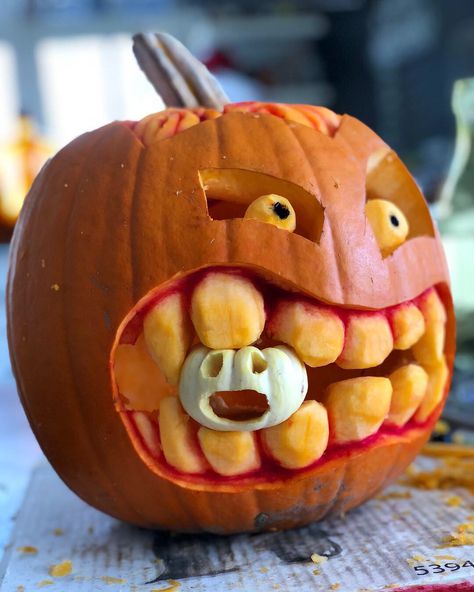 Jail Pumpkin Carving Ideas, Brain Pumpkin Carving, Silly Pumpkin Faces Carving, Evil Pumpkin Carving, Pumpkin Carving Ideas Creative, Small Pumpkin Carving Ideas, Spooky Pumpkin Carving Ideas, Pumpkin Sculpting, Awesome Pumpkin Carvings