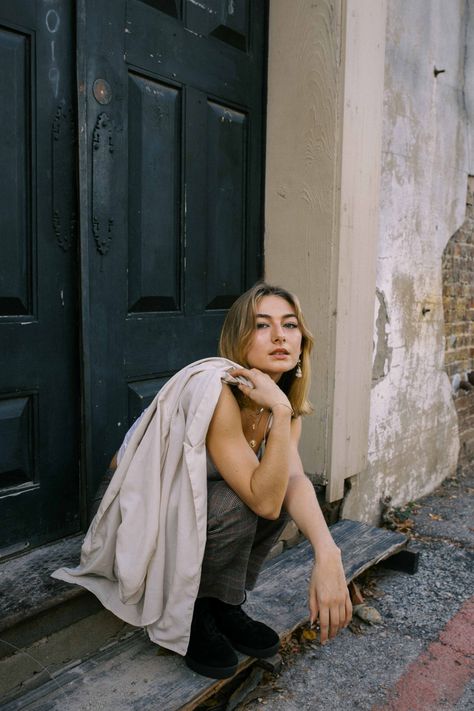 Cobblestone Photoshoot, Non Basic Senior Picture Ideas, Highschool Senior Photos, Town Square Photoshoot, Senior Photos City Photoshoot Ideas, Doorway Photoshoot, French Photoshoot, Cinematic Senior Photos, Photoshoot City