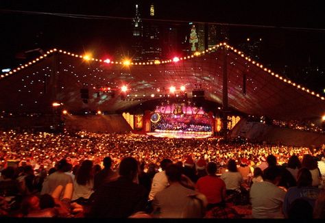 Carols by Candlelight at The Meyer Music Bowl, an annual Christmas Eve tradition - Melbourne, Australia Christmas Aussie, Australia For Kids, Vs Christmas, Christmas In Australia, Christmas Eve Traditions, Aussie Christmas, Australian Christmas, Summer Christmas, Holidays Around The World