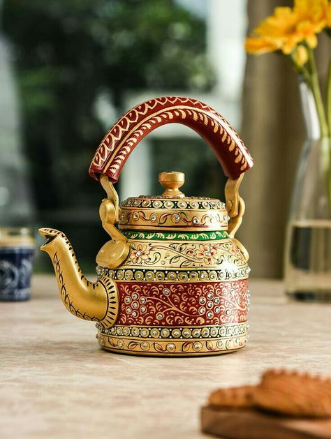 Chai Kettle, Rajasthani Painting, Tea Pots Art, Rajasthani Art, Painted Teapot, Indian Tea, Teapots Unique, Hand Painted Glasses, Indian Gifts