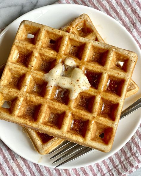 Sugar Waffles Recipe, Cinnamon Waffles Recipe, Cinnamon Waffles, Cinnamon Roll Waffles, Waffle Iron Recipes, Make Brown Sugar, Buttermilk Waffles, Brown Sugar Recipes, Waffle Maker Recipes