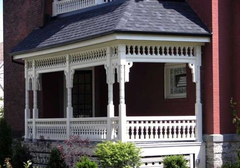 Italianate Porch Front Porch Gazebo Ideas, Porch Spandrels, Victorian Porch Ideas, Exterior Screen Doors, Front Porch Railing Ideas, Colonial Porch, Columns Design, Front Porch Pictures, Porch Trim