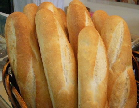 Vietnamese Bread Recipe, Vietnamese Baguette Recipe, Vietnamese Bread, Baguette Recipe, Snack Hacks, Viet Food, Cooking Bread, Bread Roll, Bread Bun