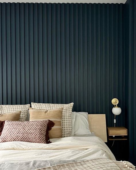 Painted Fluted Wall, Modern Slat Wall Bedroom, Painted Wall Slats, Vertical Slat Accent Wall, Navy Slat Wall, Painted Wood Slat Wall, Accent Wall Vertical Wood, Slate Wall Bedroom, Wood Slated Wall