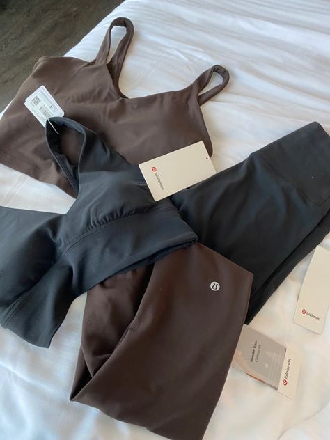 Lululemon Leggings Aesthetic, Lululemon Collection Aesthetic, Working At Lululemon, Leggings Lululemon Outfit, Lululemon Align Leggings Outfit, Brown Lululemon Leggings Outfit, Black Lululemon Outfit, Cool Gym Outfits, Lululemon Outfits Summer