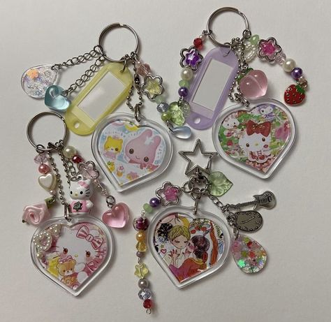 Keychain Designs, Cute Keychains, Kawaii Accessories, Phone Charms, Handmade Jewelry Tutorials, Keychain Design, Funky Jewelry, Cute Keychain, Handmade Jewelry Diy