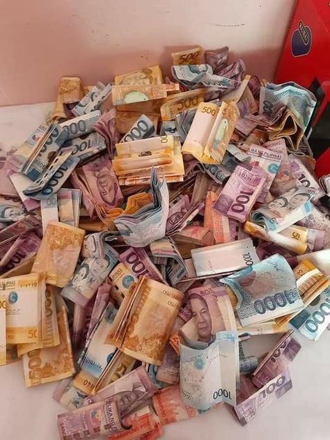 Money Philippines Pictures Aesthetic, Money Filipino, Philippine Peso Money Aesthetic, Philippine Peso Money, Money In Philippines, Money Peso, Peso Money, Philippine Pesos Money, Philippines Money Pictures