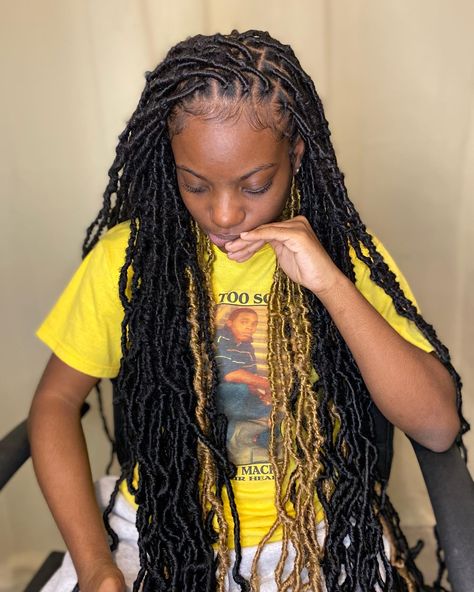 Micro Soft Locs, Soft Locs With Brown, Soft Locs With Peek A Boo Color, Medium Size Soft Locs, Peekaboo Locs Brown, Blonde Peekaboo Locs, Peek A Boo Soft Locs, Black And Brown Soft Locs, Soft Locs Peek A Boo