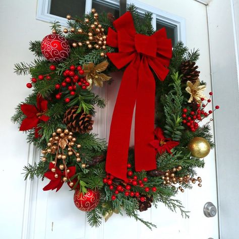 How To Make a "Gourmet" Homemade Christmas Wreath & Simple Advent Wreath Cheap Christmas Wreaths, Christmas Wreath Designs, Homemade Christmas Wreaths, Outdoor Christmas Diy, Christmas Door Wreaths, Diy Outdoor Decor, Christmas Wreaths To Make, Xmas Wreaths, Noel Christmas