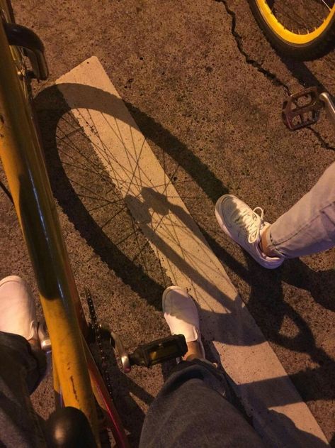 Bike Friends Aesthetic, Late Night Bike Ride Aesthetic, Biking With Friends, Friends Ulzzang, Bikes Aesthetic, Biking At Night, Bike Ride Aesthetic, Aesthetic Vans, Note English