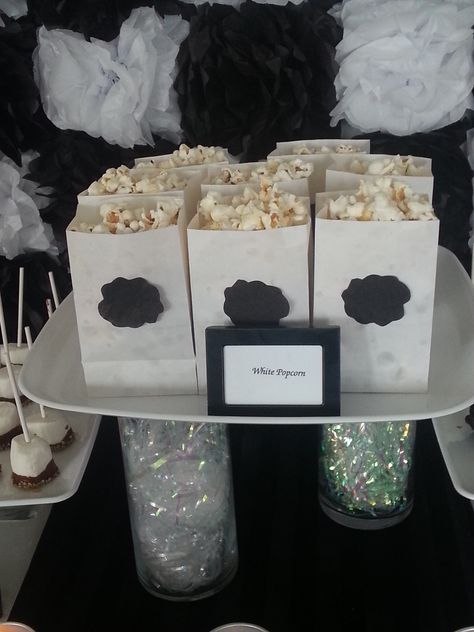 Black And White Snack Table, Black And White Party Food Snacks, Black Dessert Table Ideas, Black And White Candy Table, Black Dessert Table, Black And White Dessert Table, Coquette Bday, White Party Foods, Party Snack Table