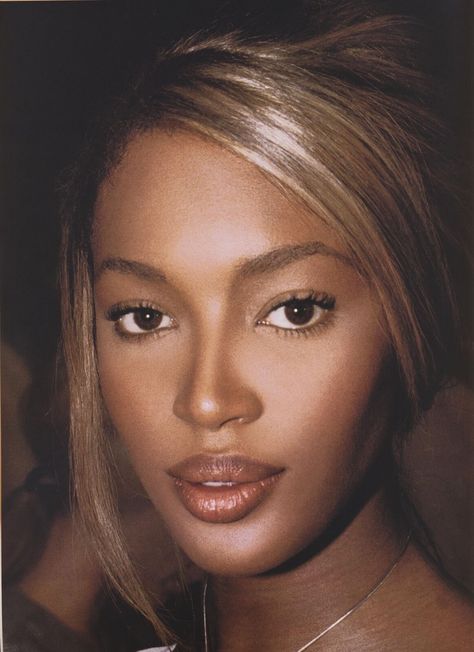 90s Models Makeup, Naomi Campbell 90s, 90s Makeup Trends, Kevyn Aucoin Makeup, 90s Makeup Look, Cute Eyeshadow Looks, 90s Makeup, Original Supermodels, 90s Supermodels