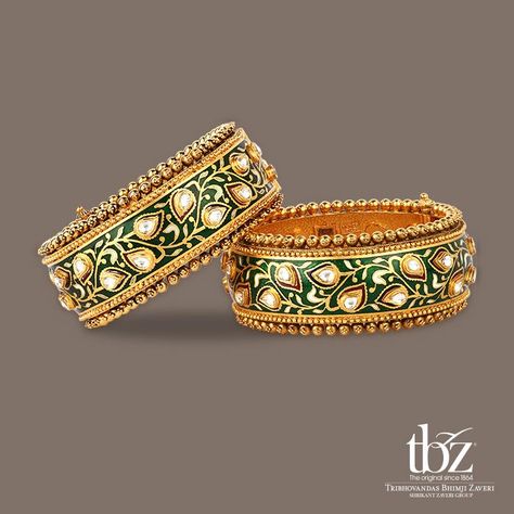 Meenakari Gold Jewellery, Meenakari Bangles, Antique Gold Bracelet, Wedding Trousseau, Kundan Bangles, Engraved Flower, Bangles Jewelry Designs, Bridal Bangles, Gold Bangles Design