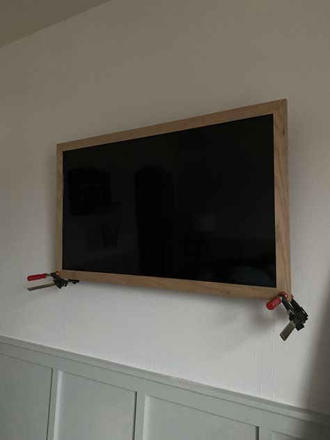 DIY TV FRAME - TOUCHES OF WOOD Wooden Tv Frame Diy, Diy Tv Mount Hanging Tv, Wooden Tv Frame, Tv Picture Frame Diy, Wood Frame Tv, Diy Frame Tv Bezel, Frame Around Tv On Wall, Tv Wood Frame, Diy Tv Frame Ideas Flat Screen Tvs