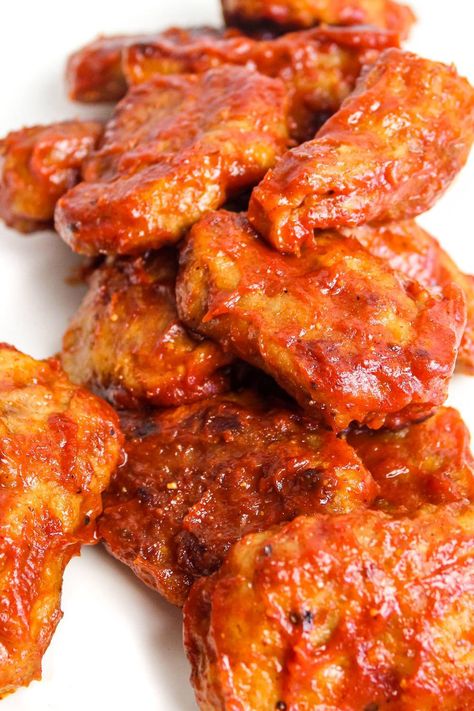 Vegan Chicken Wings, Vegan Wings, Seitan Chicken, Vegan Meat Recipe, Vegetarian Chicken, Vegan Fast Food, Vegan Chicken, Vegan Bbq, Vegetarian Fast Food