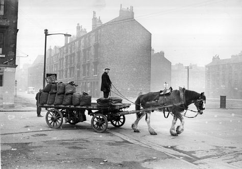 Gorbals Glasgow, England Houses, Uk Cities, Ww2 Soldiers, Olden Days, Time Pictures, Uk City, High Road, Uk Homes