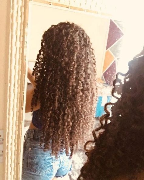 3b Curly Hair, Long Natural Curly Hair, Natural Curly Hair Cuts, Curly Hair Care Routine, Highlights Curly Hair, Goth Hair, Curly Hair Photos, Cute Curly Hairstyles, Beautiful Curly Hair