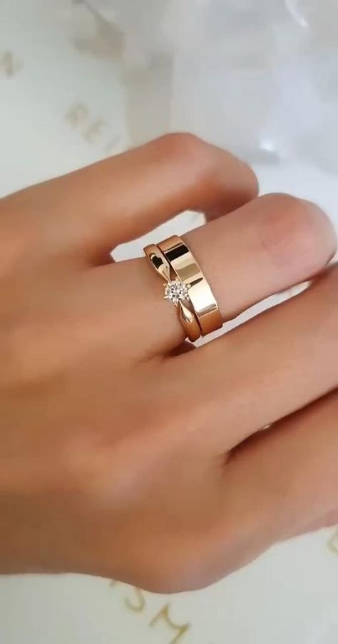 Aesthetic Engagement Ring, Engagement Ring Non Traditional, Wedding Rings Couple, Necklace Women Gold, Women Gold Chain, Aesthetic Engagement, Wedding Rings Sets His And Hers, خواتم خطوبة, Couple Ring Design